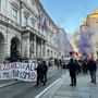 Corteo antimilitarista davanti al Comune di Torino