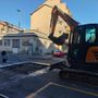 Si ripara la buca di via Vestigne Si ripara la buca di via Vestigne