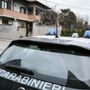 I carabinieri davanti alla casa di via Montello