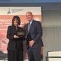 Franca Fagioli premiata da Massimiliano Cipolletta Franca Fagioli premiata da Massimiliano Cipolletta