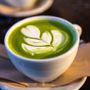 Matcha caffè: perché il tè verde in polvere è entrato nei coffee shop italiani