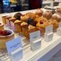 Il taglio contemporaneo della pasticceria Serenus, aperta a Centallo dalla giovane pastry chef Zana Zefi Il taglio contemporaneo della pasticceria Serenus, aperta a Centallo dalla giovane pastry chef Zana Zefi