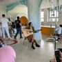 Levante fa visita ai pazienti del Regina Margherita prima del concerto a Venaria Levante fa visita ai pazienti del Regina Margherita prima del concerto a Venaria