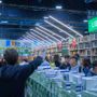 Immagine degli studenti che affollano il Salone Immagine degli studenti che affollano il Salone