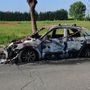 Quel che resta dell'auto bruciata in via Deledda a Nichelino Quel che resta dell'auto bruciata in via Deledda a Nichelino