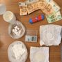 Droga e soldi recuperati dalla Polizia dopo la perquisizione