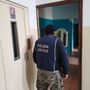 Il garage e l'appartamento erano da tempo occupati abusivamente da una famiglia rom