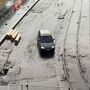 L'auto che entra nel cantiere