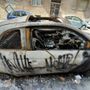 L'auto bruciata in via Lodi