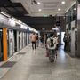 Caldo record e la metro diventa un forno: niente aria condizionata ma la ventilazione non basta Caldo record e la metro diventa un forno: niente aria condizionata ma la ventilazione non basta