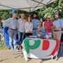 Sit-in del Pd ai giardini Madre Teresa, distribuiti questionari ai cittadini Sit-in del Pd ai giardini Madre Teresa, distribuiti questionari ai cittadini