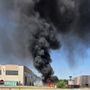 Rivalta di Torino, incendio nella zona industriale Pasta: vigili del fuoco in azione [VIDEO]