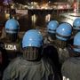 Scontri derby Torino: niente arresti per il poliziotto che ha ferito il tifoso juventino Scontri derby Torino: niente arresti per il poliziotto che ha ferito il tifoso juventino