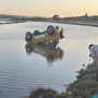 Incredibile  in vacanza a Formentera salvano il passeggero di un'auto caduta in acqua alle Saline