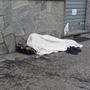 Dorme sul marciapiede, i residenti chiamano la polizia per allontanarlo Dorme sul marciapiede, i residenti chiamano la polizia per allontanarlo