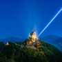 Un raggio di luce lungo 5 chilometri nel cielo: la Sacra di San Michele accende la Spada dell'Arcangelo
