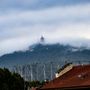Afa addio? A Torino temperature a picco sotto i 19°, freddo polare in quota e raffiche oltre i 120 km/h a Superga