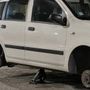 L'auto derubata delle gomme a Nichelino
