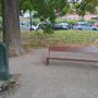 Le nuove panchine, appena installate Le nuove panchine, appena installate
