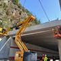 Lungo la SP1 delle Valli di Lanzo sistemate le travi di copertura della galleria Paramassi
