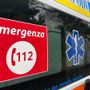 Scontro tra una Mini e una moto, centauro finisce in ospedale