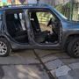 Rubano le portiere e il cofano a una Jeep Renegade