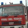 Incendio alla barriera autostradale: auto avvolta dalle fiamme