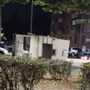 A tutta velocità si ribalta in strada: &quot;Mandate via quei camper&quot;