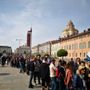 Immagine d'archivio di visitatori in coda per entrare ai Musei Reali di Torino Immagine d'archivio di visitatori in coda per entrare ai Musei Reali di Torino
