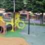 Moncalieri, rimessa a nuovo la giostra bruciata nel parco di via Ada Negri