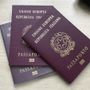 L'uomo aveva con sé un passaporto falso L'uomo aveva con sé un passaporto falso