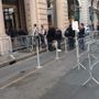 Code davanti all'Apple store (immagine di repertorio)