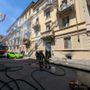 Incendio in alcune cantine di via Venasca: palazzo evacuato, 5 persone intossicate