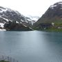 Ciclista cade nel lago di Malciaussia, soccorsa in elicottero
