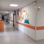 I nuovi arredi e le pareti decorate dell'ospedale Regina Margherita