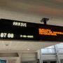 Tabelloni orari fuori uso e biglietteria al buio: disagi a Porta Susa