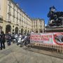 Blocco Euro 0 e 1 a Torino, i motociclisti sgasano per protesta davanti al Comune