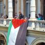 Fumogeni e proteste di studenti e pro Pal contro il Rettore Geuna