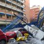 Una immagine di repertorio del crollo della gru in via Genova