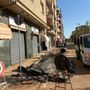 Operai al lavoro tra via Silva e via Goito