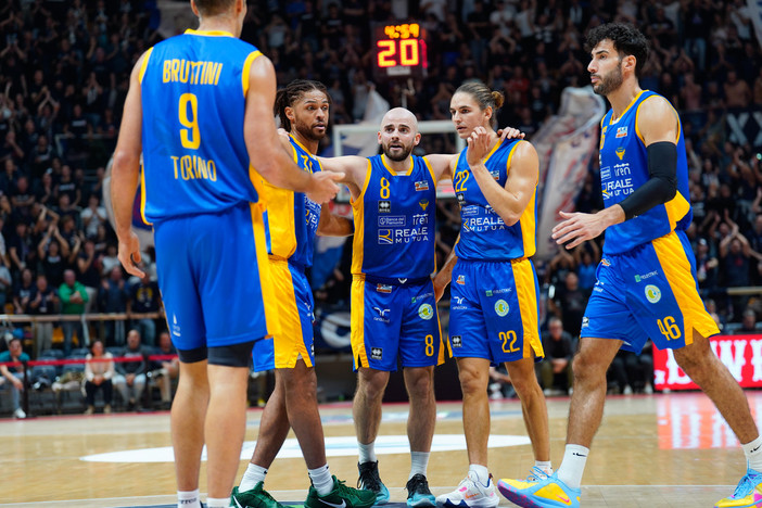 Nebbia fitta nel secondo tempo, Reale Mutua Basket Torino KO a Bologna Nebbia fitta nel secondo tempo, Reale Mutua Basket Torino KO a Bologna