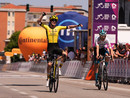 L'arrivo sul traguardo di Pinerolo
