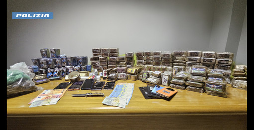 Droga nei sotterranei a Cenisia, colpo della Polizia di Stato Droga nei sotterranei a Cenisia, colpo della Polizia di Stato