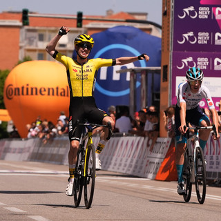 L'arrivo sul traguardo di Pinerolo