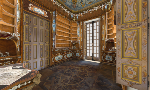 Biblioteca del Piffetti: il capolavoro di ebanisteria rivive a Villa della Regina con la realtà aumentata