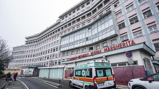 Bambina di otto anni precipita sulle rampe di un garage: è in gravi condizioni