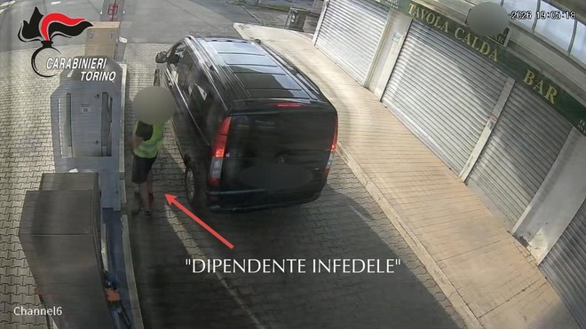 Transazioni fraudolente e carte carburante clonate: arrestato un autotrasportatore