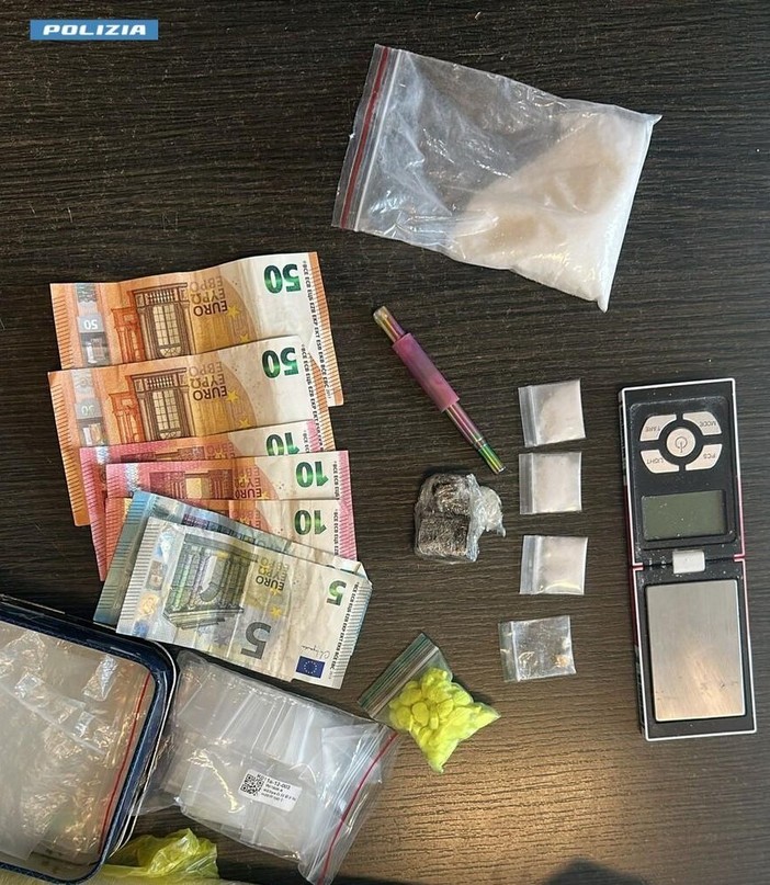 A Torino trovato 20enne con ecstasy, ketamina e hashish A Torino trovato 20enne con ecstasy, ketamina e hashish