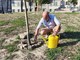 Enrico si prende cura dei giardini del Borgo Nuovo