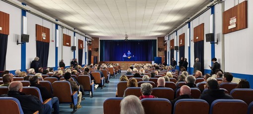 Un momento dell'incontro al teatro San Barnaba di Mirafiori sud